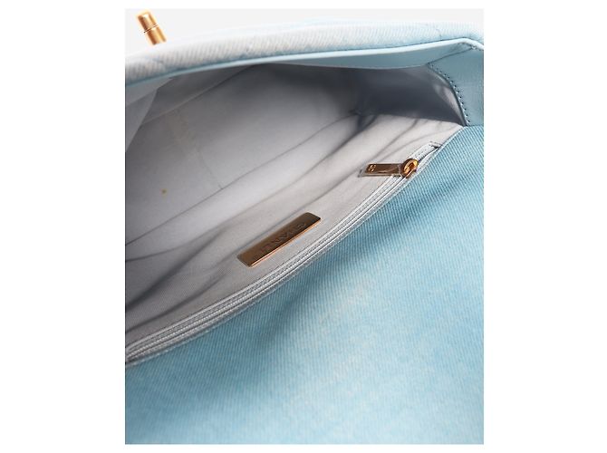Chanel Bolsa de ombro 19 acolchoada em denim degradê azul - vista 10