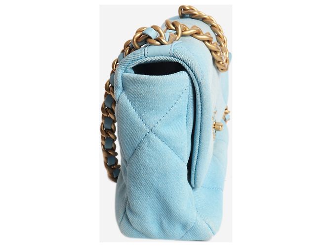Chanel Bolsa de ombro 19 acolchoada em denim degradê azul - vista 3
