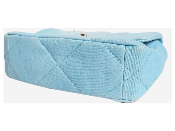 Chanel Bolsa de ombro 19 acolchoada em denim degradê azul - vista 4