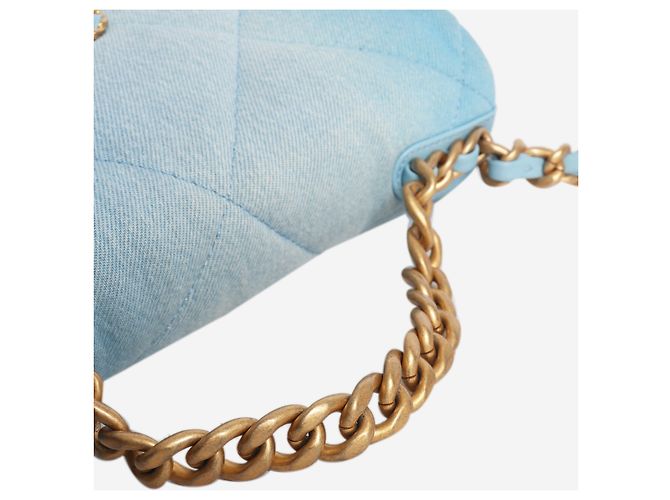 Chanel Bolsa de ombro 19 acolchoada em denim degradê azul - vista 7