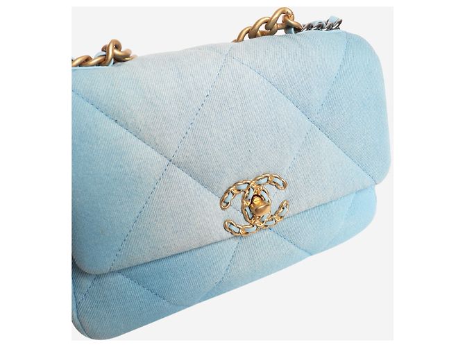 Chanel Bolsa de ombro 19 acolchoada em denim degradê azul - vista 8
