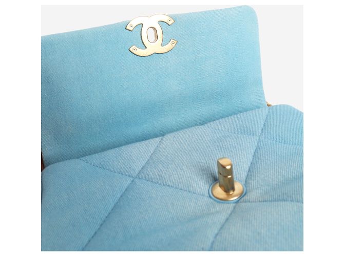 Chanel Bolsa de ombro 19 acolchoada em denim degradê azul - vista 9
