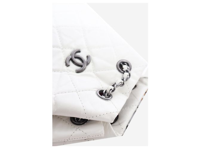 Chanel Mochila Gabrielle 2019 em couro acolchoado branco - vista 7