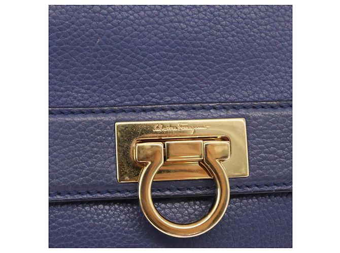Salvatore Ferragamo Gancini Shoulder Bag Leather Navy Gold - vista 17