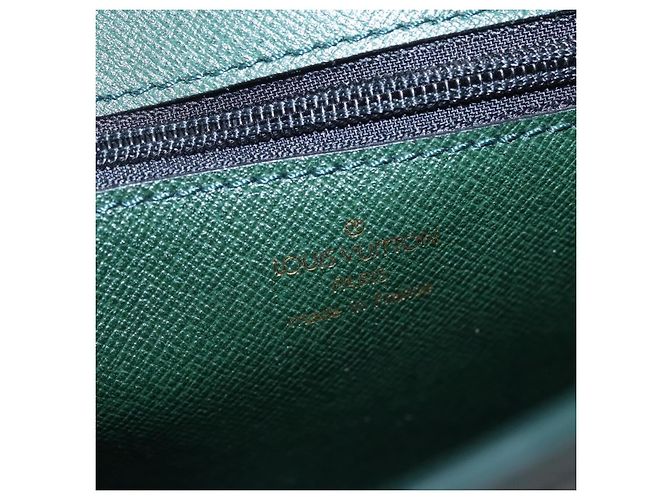 LOUIS VUITTON Taiga Leather Volga Briefcase Epicea M30204 LV - vista 17