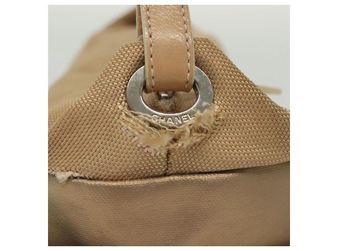 Bolsa de Ombro CHANEL Paris Biarritz Coated Canvas Bege Prata CC - vista 7