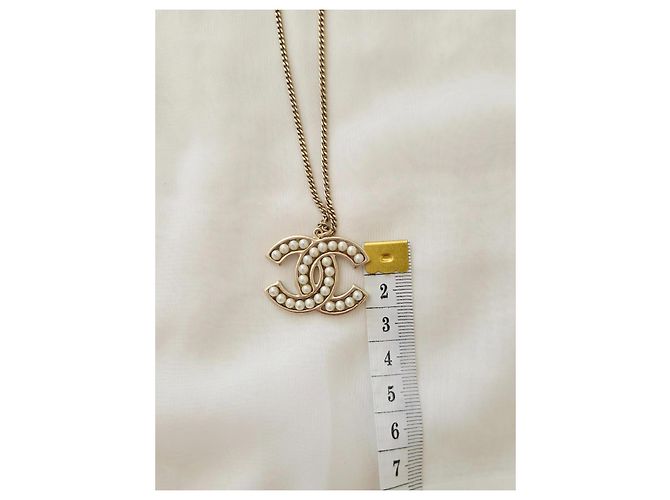 Colar Chanel CC de pérolas - Corrente dourada - vista 10