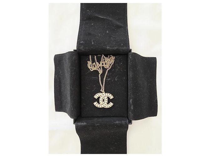 Colar Chanel CC de pérolas - Corrente dourada - vista 11