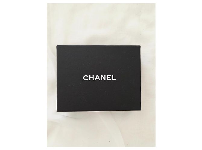 Colar Chanel CC de pérolas - Corrente dourada - vista 13