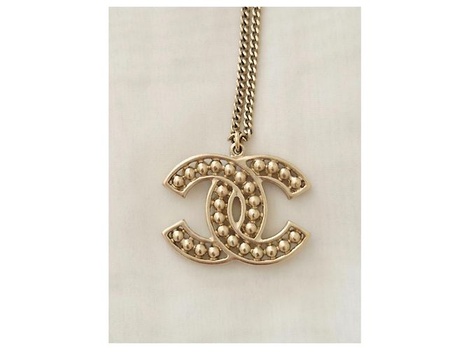 Colar Chanel CC de pérolas - Corrente dourada - vista 7