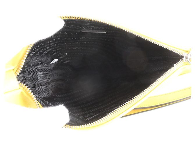 Pochette Prada Triangle en cuir - vue 7
