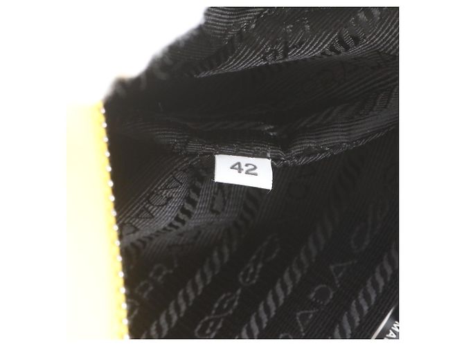 Pochette Prada Triangle en cuir - vue 9