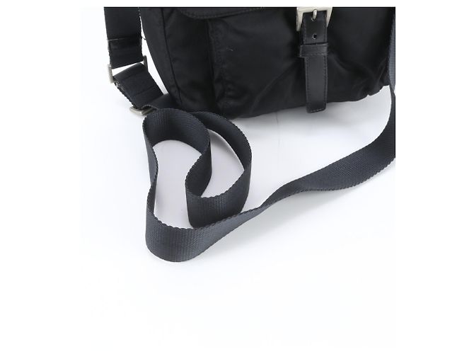 Prada Tessuto Nylon Schultertasche aus Leder mit Dreiecks-Logo - Ansicht 2