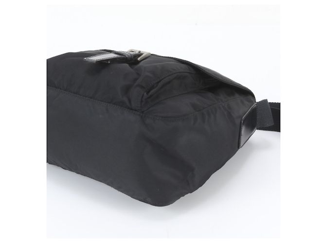 Prada Tessuto Nylon Schultertasche aus Leder mit Dreiecks-Logo - Ansicht 5