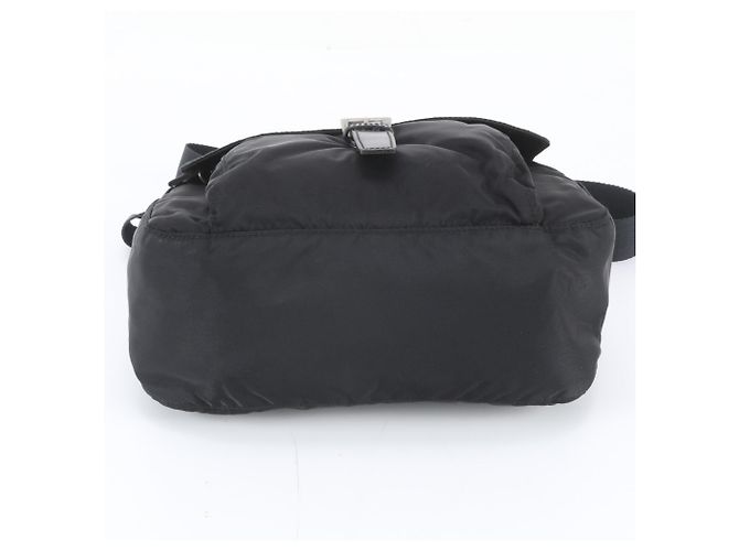 Prada Tessuto Nylon Schultertasche aus Leder mit Dreiecks-Logo - Ansicht 6