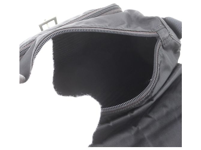 Prada Tessuto Nylon Schultertasche aus Leder mit Dreiecks-Logo - Ansicht 7