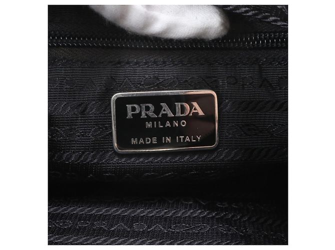 Prada Tessuto Nylon Schultertasche aus Leder mit Dreiecks-Logo - Ansicht 8