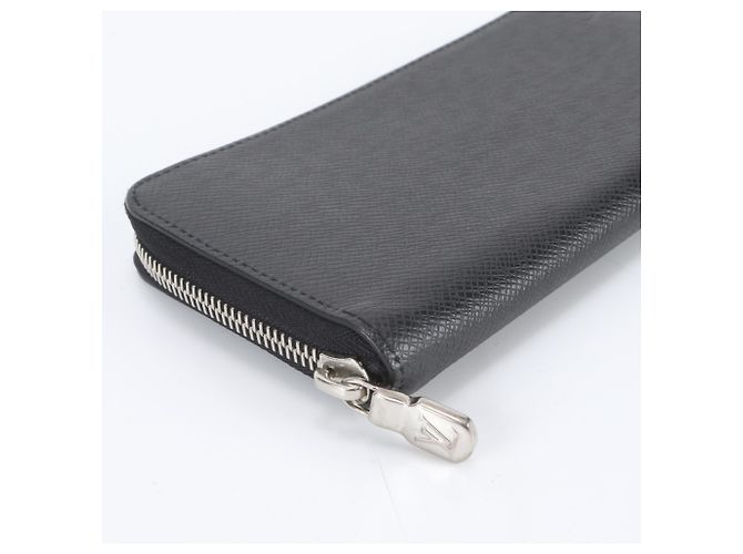 Carteira Zippy Louis Vuitton em Taiga com proteção RFID - vista 5