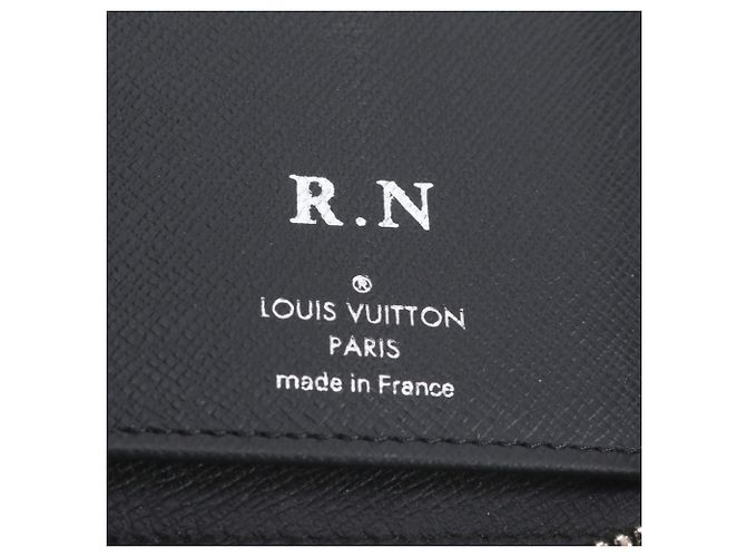 Carteira Zippy Louis Vuitton em Taiga com proteção RFID - vista 7