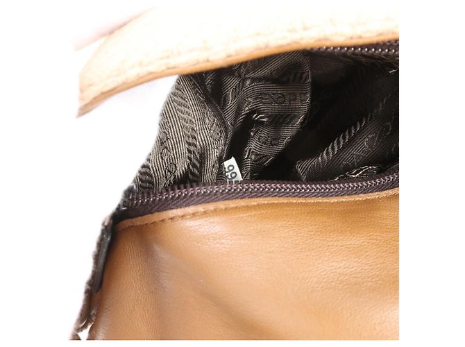 Prada Handtasche/Schultertasche aus Kalbsleder - Ansicht 9