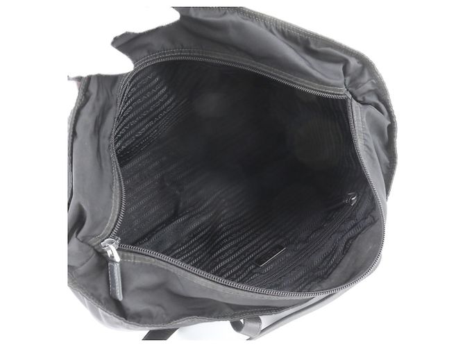 Tote Sac cabas Prada en nylon Tessuto avec logo triangle en cuir - vue 7