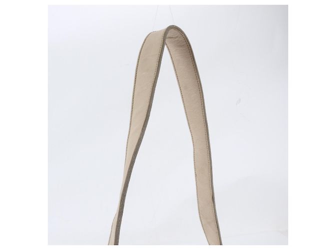 Miu Miu Schultertasche aus Leder in Ivory - Ansicht 2