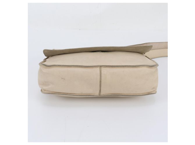 Miu Miu Schultertasche aus Leder in Ivory - Ansicht 5