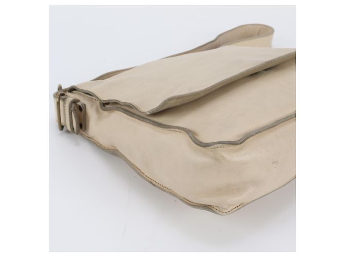 Miu Miu Schultertasche aus Leder in Ivory - Ansicht 6