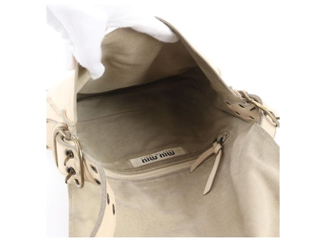 Miu Miu Schultertasche aus Leder in Ivory - Ansicht 7