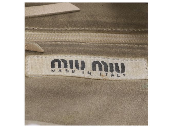 Miu Miu Schultertasche aus Leder in Ivory - Ansicht 8