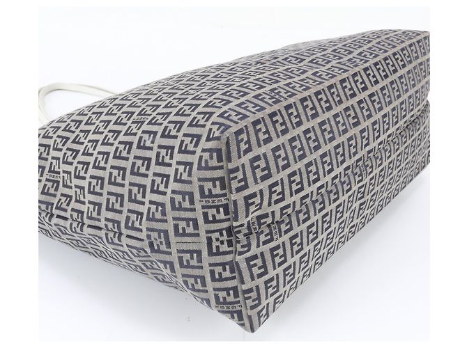 Fendi Zucchino FF Shopper aus Leder und Canvas - Ansicht 4