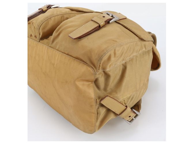 Prada Rucksack und Schultertasche aus Tessuto Nylon mit Leder-Dreieckslogo - Ansicht 4