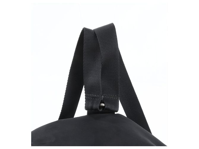 Prada Tessuto Nylon Rucksack mit Leder-Dreieckslogo - Ansicht 2