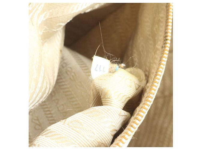 Sac cabas en cuir Saffiano avec logo triangle Prada - vue 9
