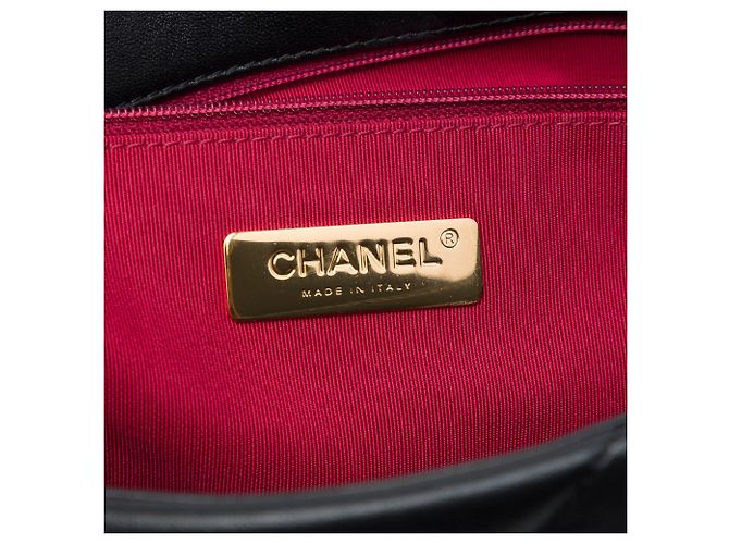 Chanel Black Maxi Lambskin 19 Flap - vista 5