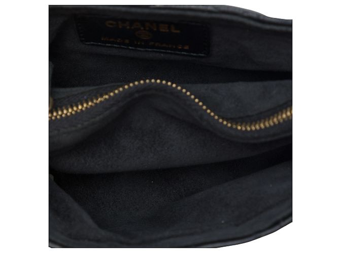 Chanel Black CC Quilted Lambskin O Mini Faux Pearl Chain Phone Holder Clutch - vista 4
