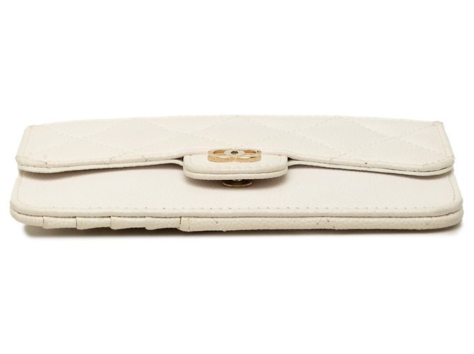 Portacarte con zip e patta Chanel White CC Quilted Caviar - vista 3