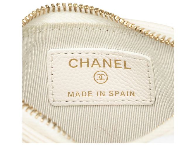Portacarte con zip e patta Chanel White CC Quilted Caviar - vista 5