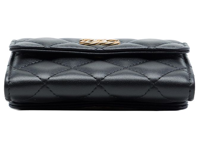 Tarjetero Chanel de piel de cordero acolchada negra CC con correa de cadena acolchada - vista 3