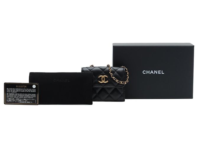 Tarjetero Chanel de piel de cordero acolchada negra CC con correa de cadena acolchada - vista 7
