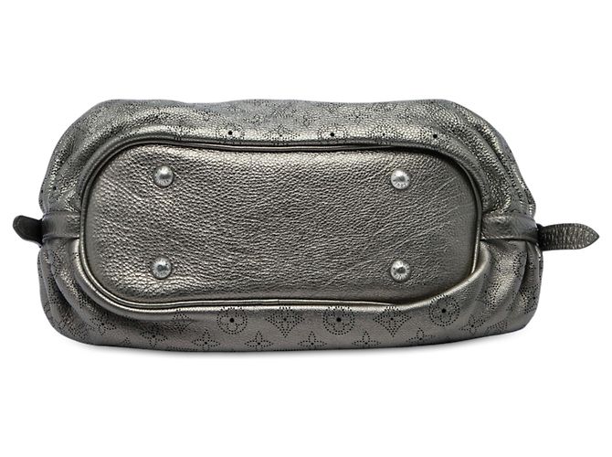 Louis Vuitton Silver Monogram Mahina XS - vue 3