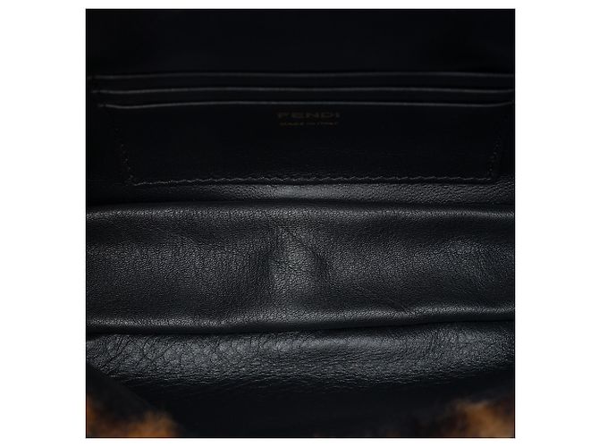 Fendi Mini Zucca Shearling Chain Baguette Satchel Tasche in Braun - Ansicht 4