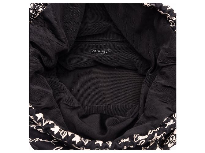 Borsa Tote Chanel Black CC Canvas Grafitti con coulisse - vista 4