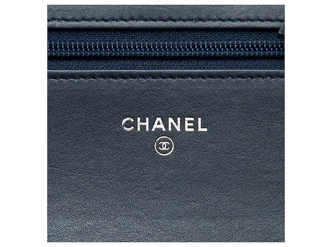 Portafoglio con catena Chanel Deauville in denim blu - vista 5