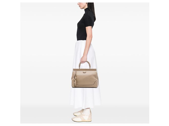 Gucci Bolsa de Alça Superior Bold Bamboo em Pele de Bezerro Bege Medium - vista 6