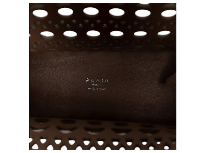 ALAÏA Tote Garance 20 em couro de bezerro Vienne castanho com corte a laser - vista 4