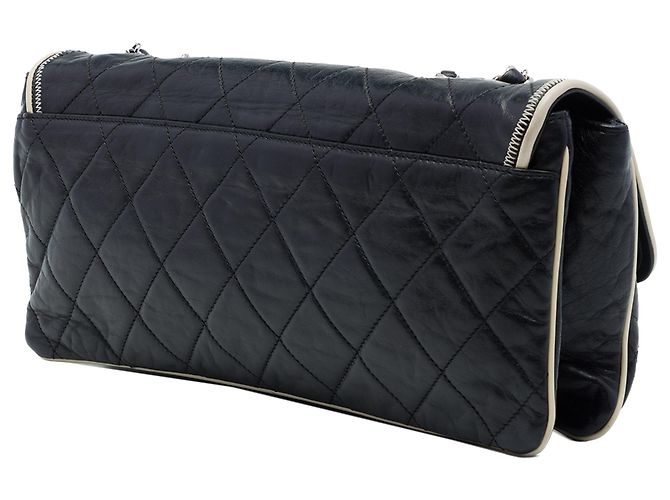 Chanel Black Quilted Lambskin East West Mademoiselle Flap - vista 2