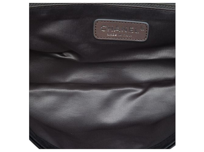 Chanel Black Quilted Lambskin East West Mademoiselle Flap - vista 4