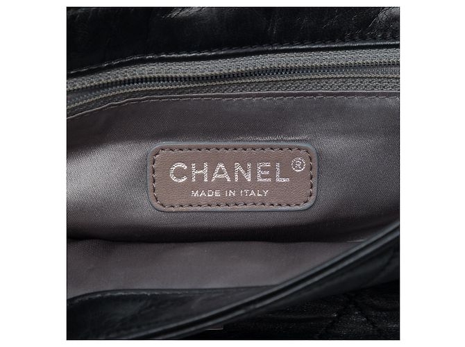 Chanel Black Quilted Lambskin East West Mademoiselle Flap - vista 5