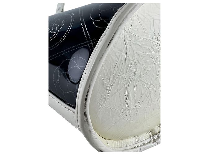 Borsa a secchiello Chanel Camellia Coco in PVC nero e vitello stropicciato, Small - vista 10